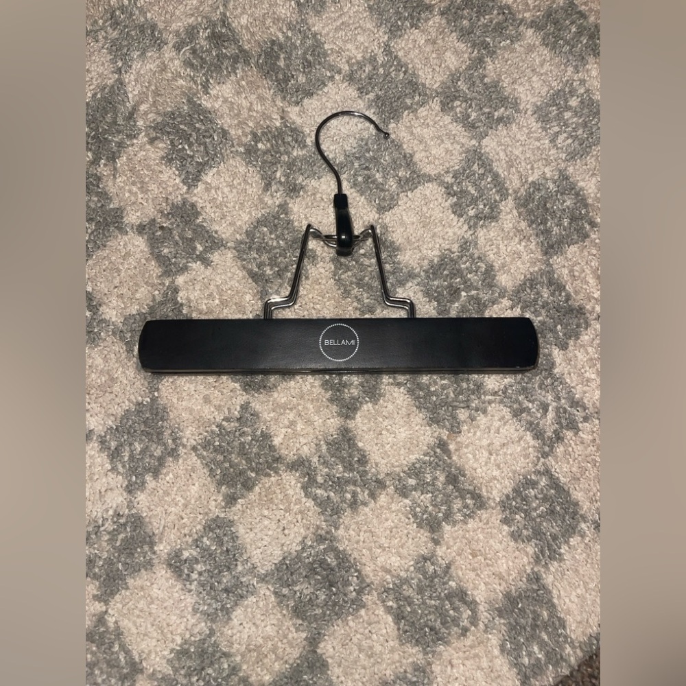 BELLAMI Black Extension Hanger